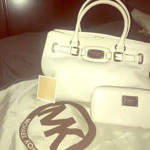 Like new, I just never use it. wallet $30